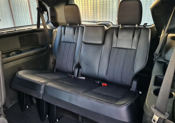 Lancia Voyager cena 61999 przebieg: 200473, rok produkcji 2014 z Miłakowo małe 781